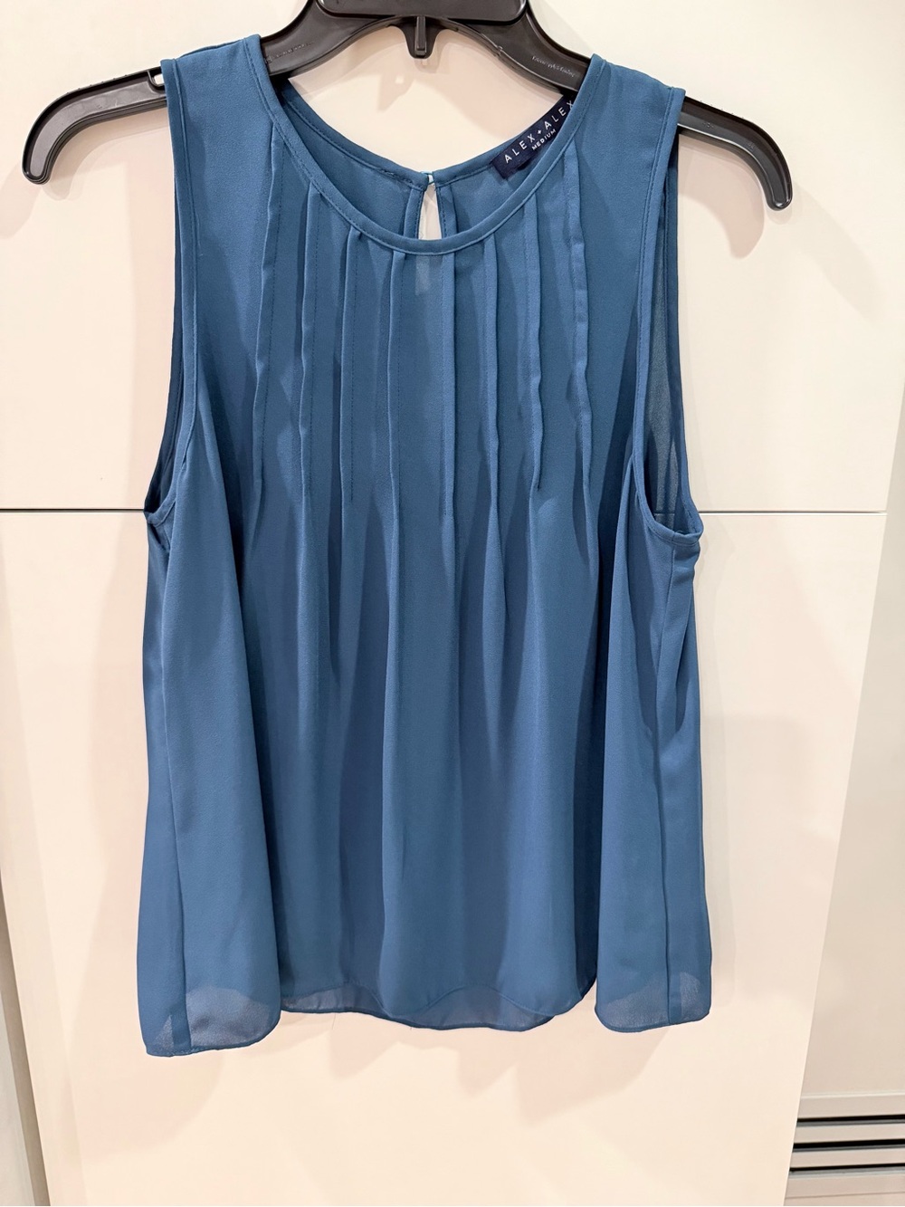 Alex + Alex Blue Pleated Sleeveless Chiffon Blouse Top Medium